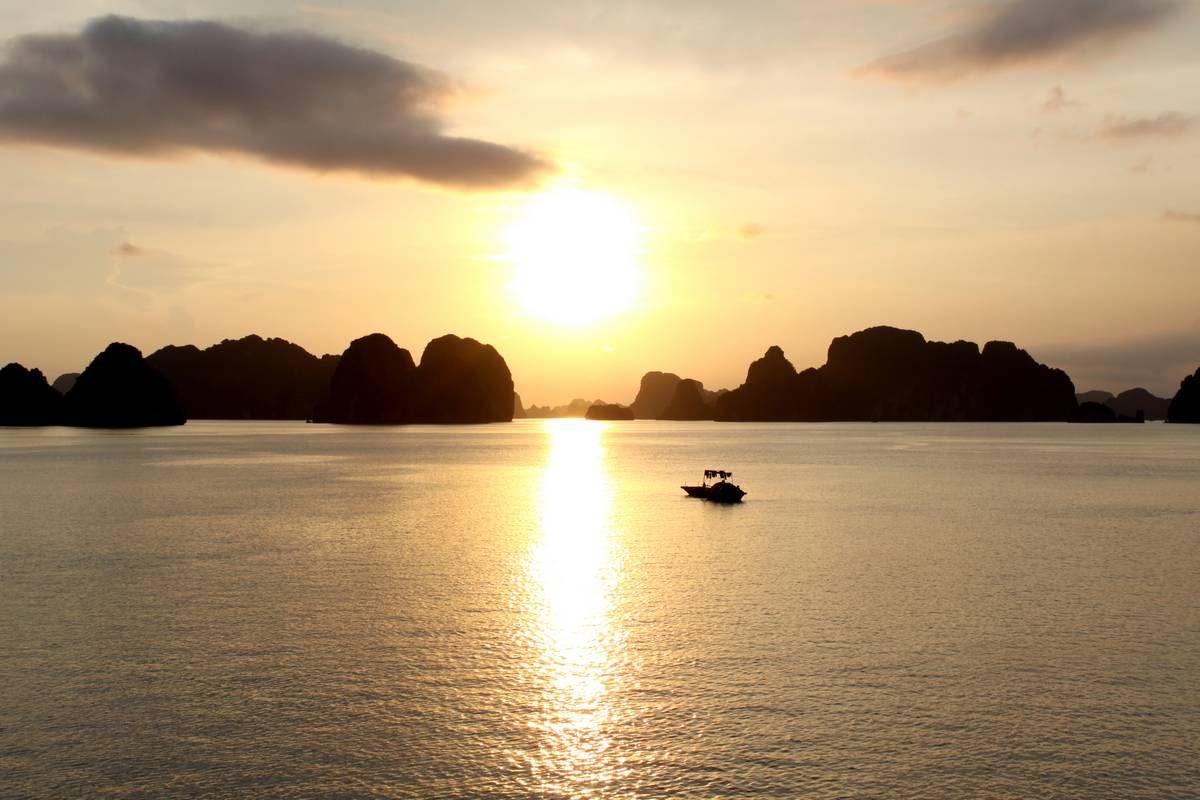 下龙湾日落
